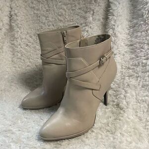 Nine West Elegant leather Beige Ankle platform heels Boots side zipper SZ10M